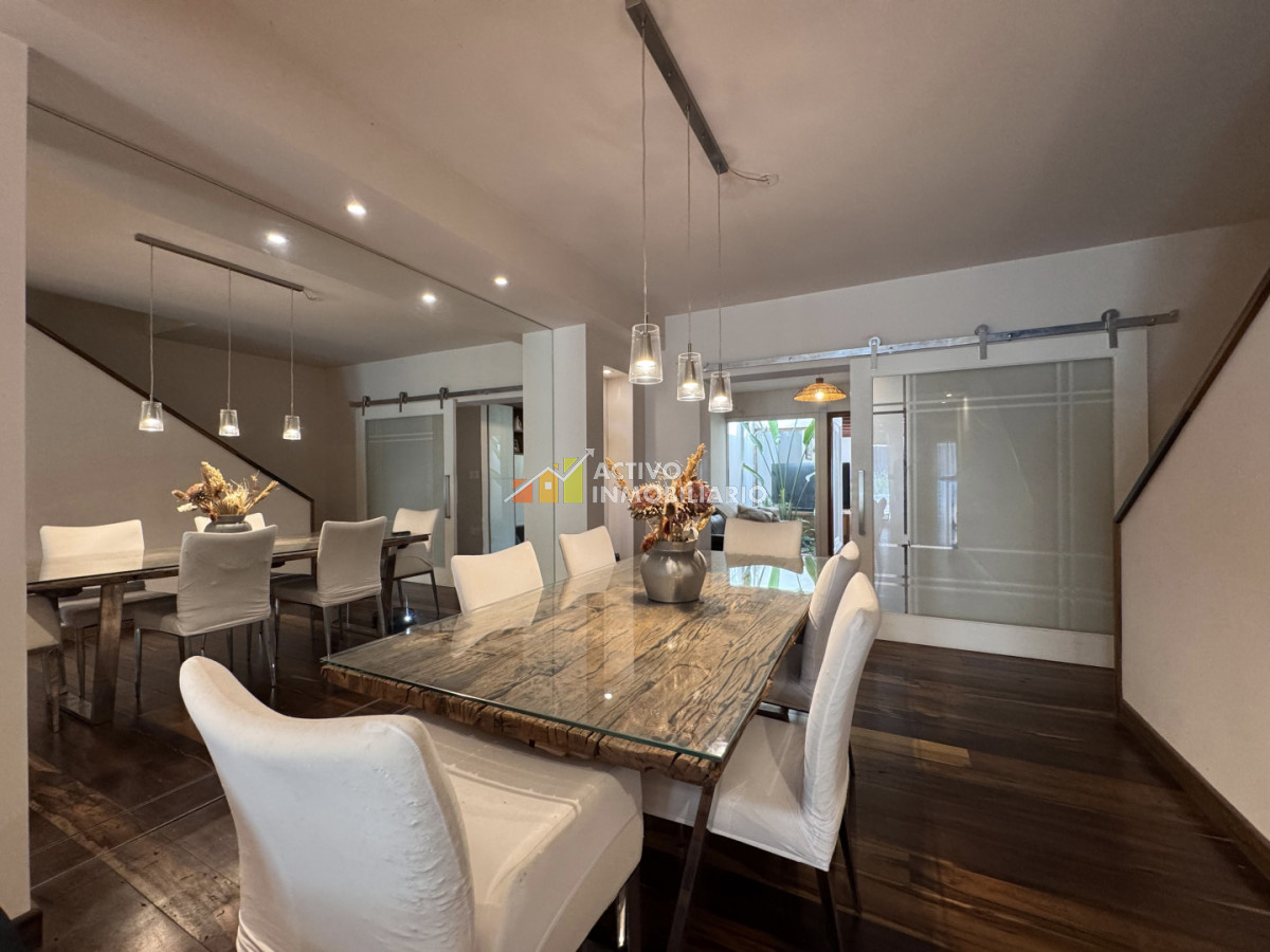 Casa ID.544 - Venta casa 5 dormitorios con garaje doble barbacoa y piscina-Punta carretas