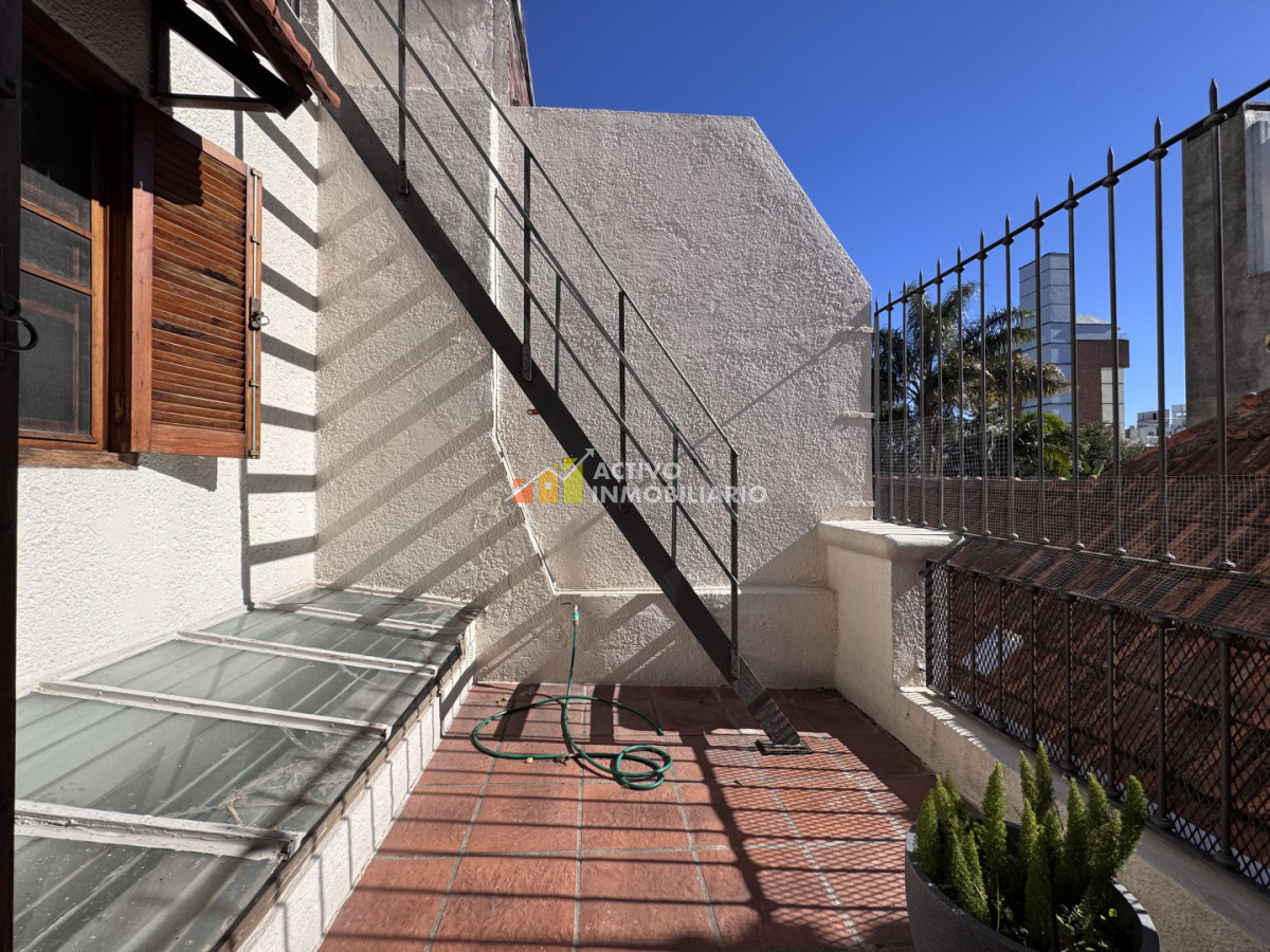 Casa ID.573 - Venta casa 3 dormitorios + terraza con parrillero - Parque Rodó 