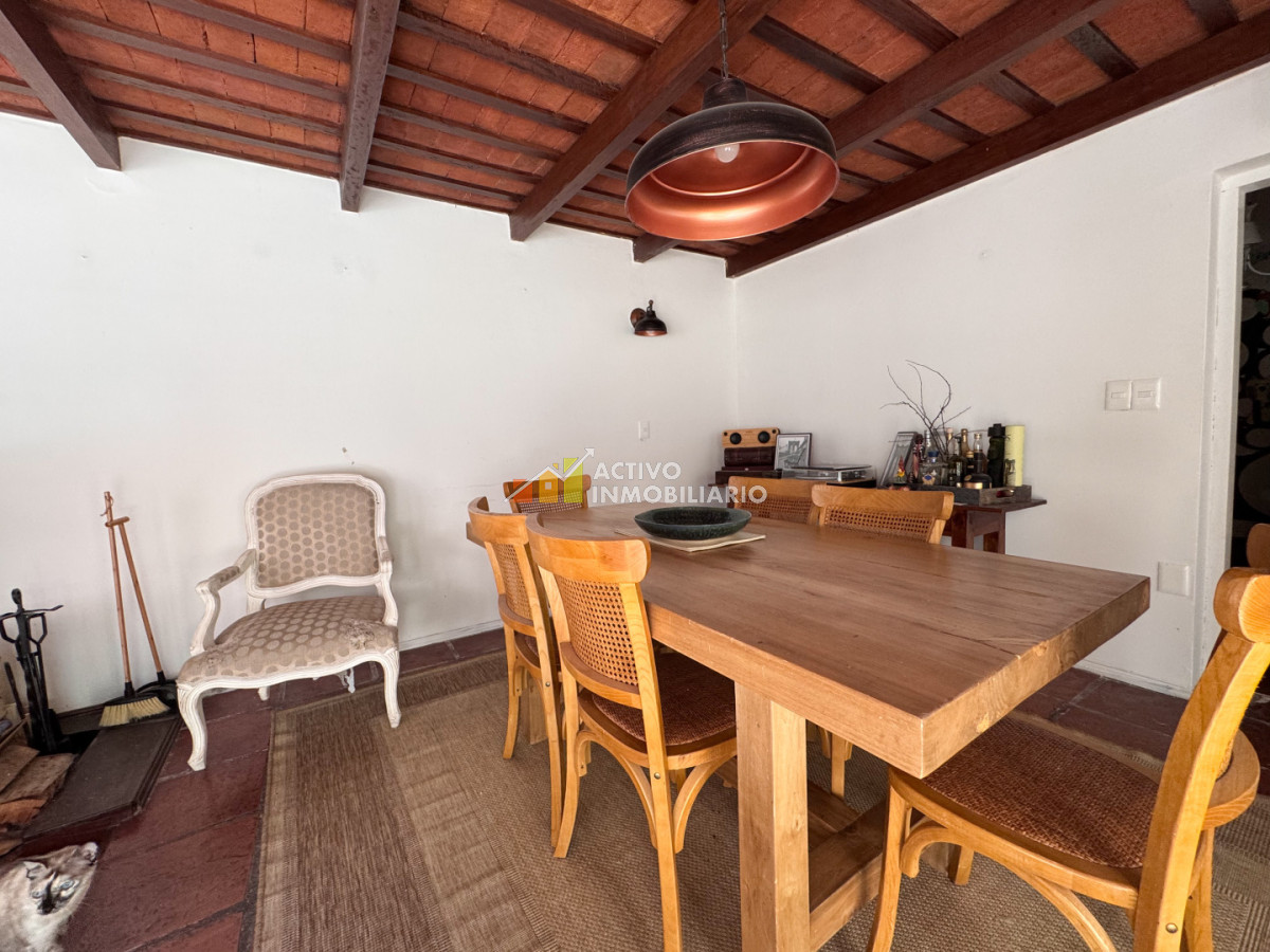 Casa ID.544 - Venta casa 5 dormitorios con garaje doble barbacoa y piscina-Punta carretas