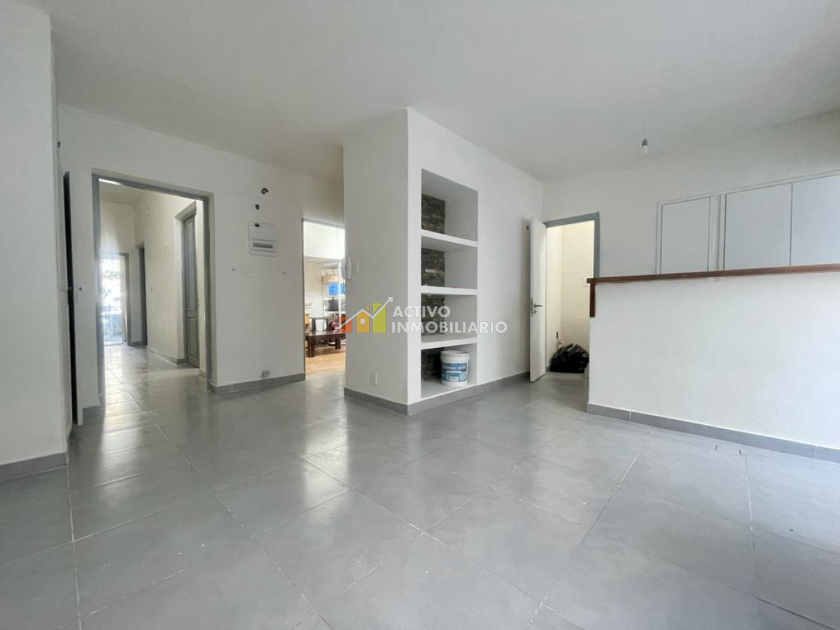 Casa ID.130 - Casa reciclada con renta 3 dormitorios + patio + azotea - La blanqueada 