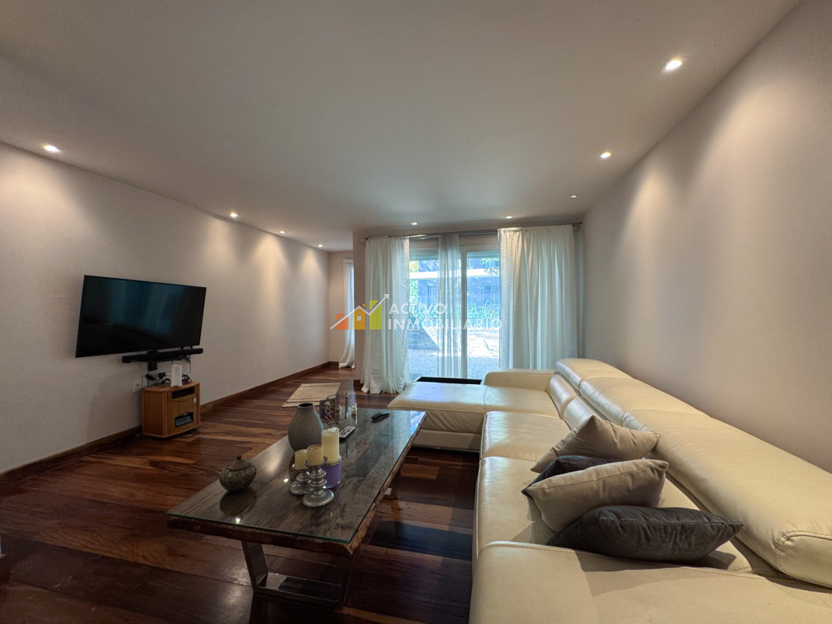 Casa ID.544 - Venta casa 5 dormitorios con garaje doble barbacoa y piscina-Punta carretas