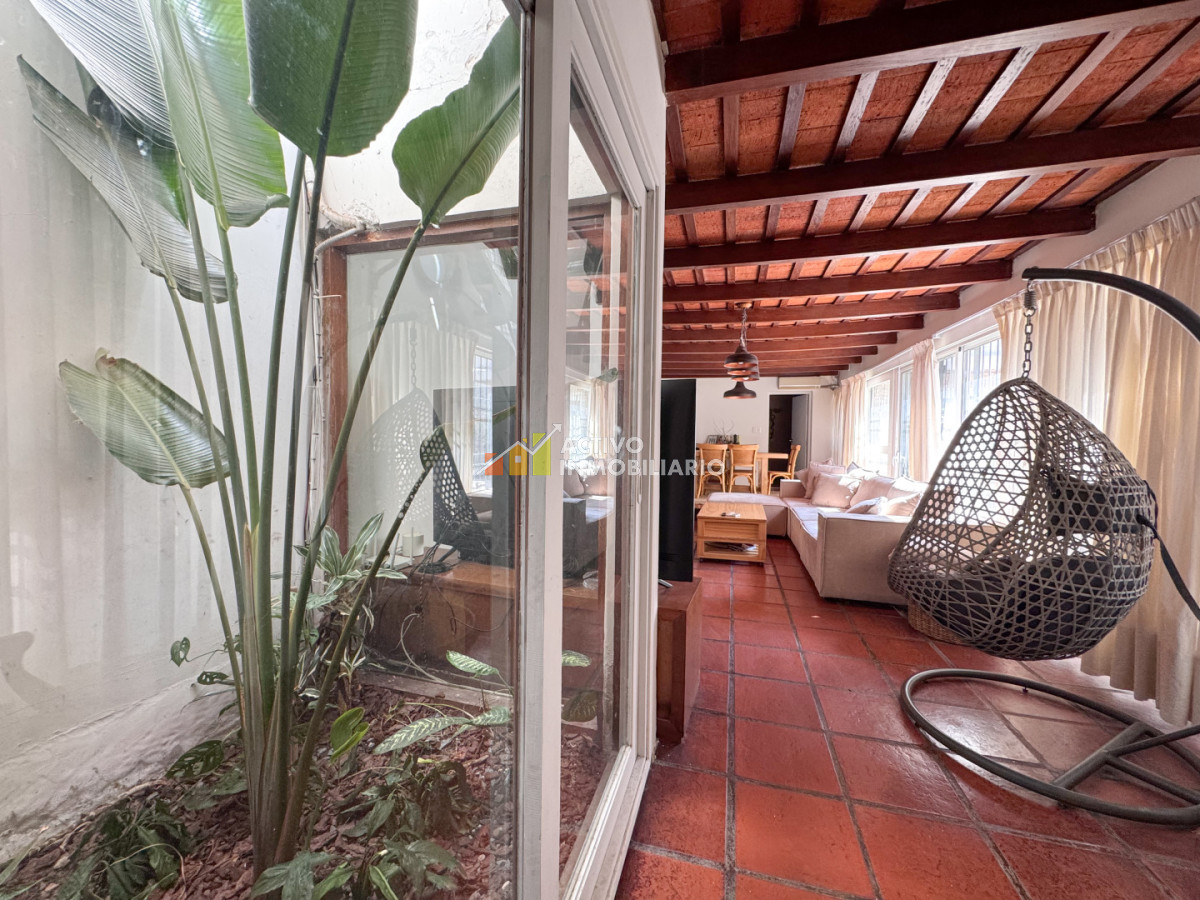 Casa ID.544 - Venta casa 5 dormitorios con garaje doble barbacoa y piscina-Punta carretas