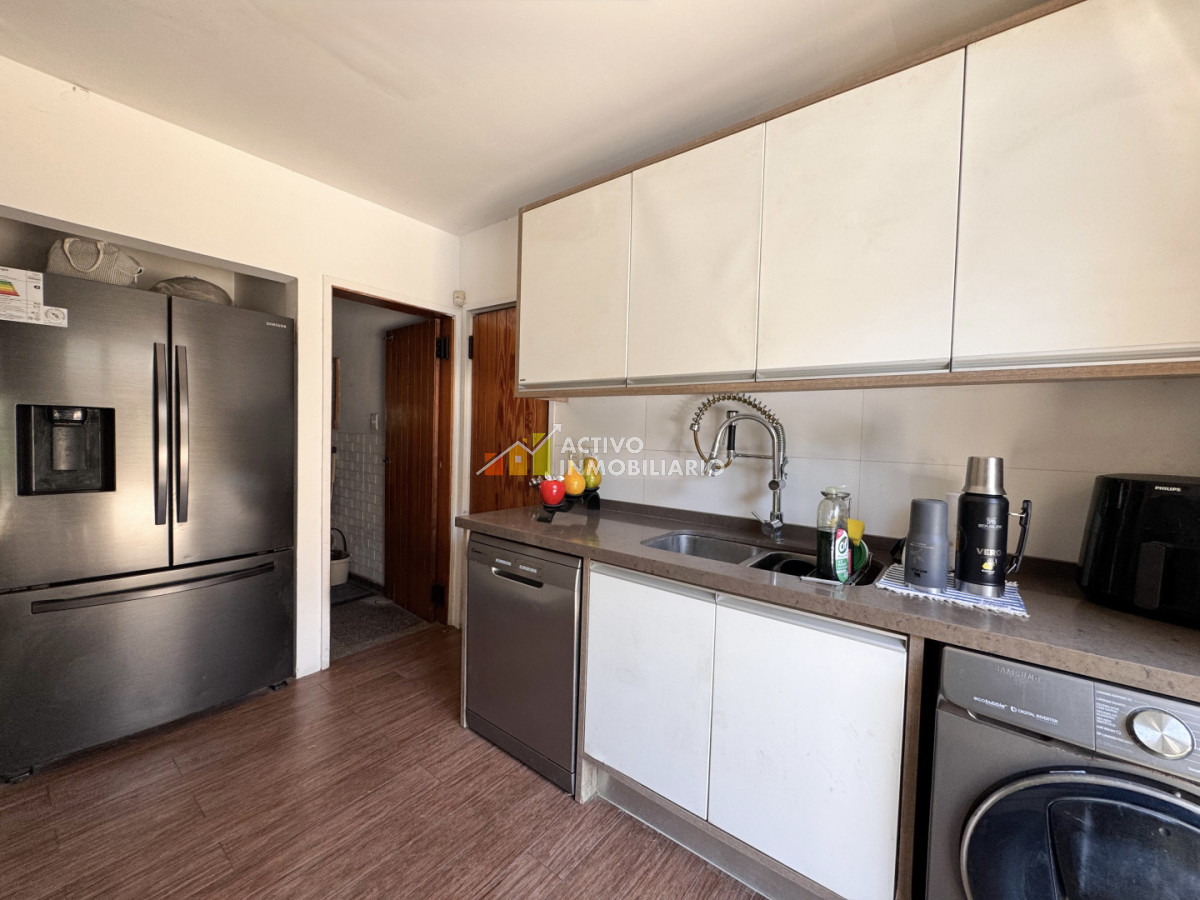 Casa ID.544 - Venta casa 5 dormitorios con garaje doble barbacoa y piscina-Punta carretas