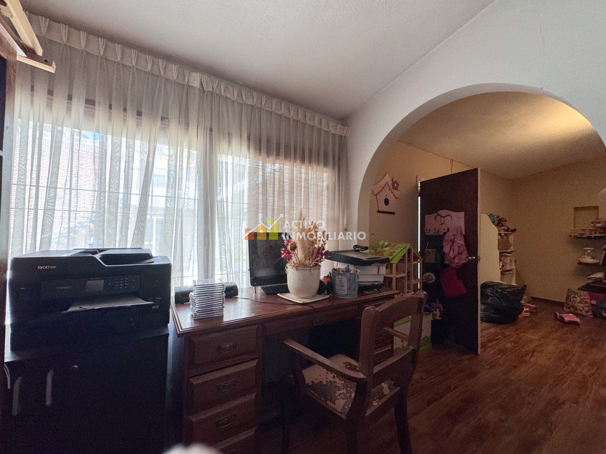 Casa ID.544 - Venta casa 5 dormitorios con garaje doble barbacoa y piscina-Punta carretas