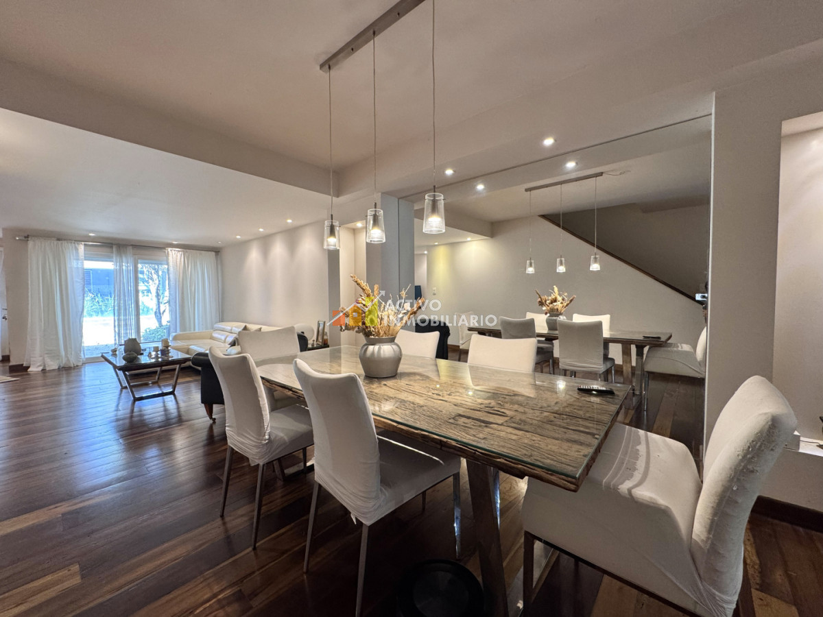 Casa ID.544 - Venta casa 5 dormitorios con garaje doble barbacoa y piscina-Punta carretas