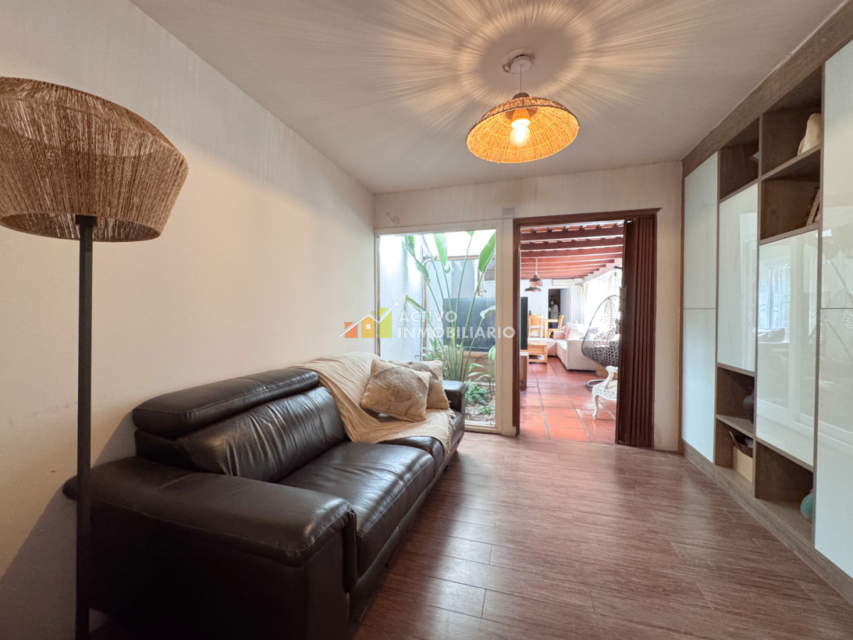 Casa ID.544 - Venta casa 5 dormitorios con garaje doble barbacoa y piscina-Punta carretas