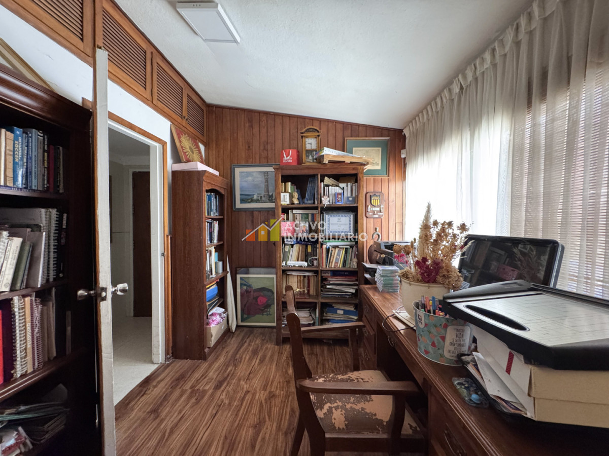 Casa ID.544 - Venta casa 5 dormitorios con garaje doble barbacoa y piscina-Punta carretas