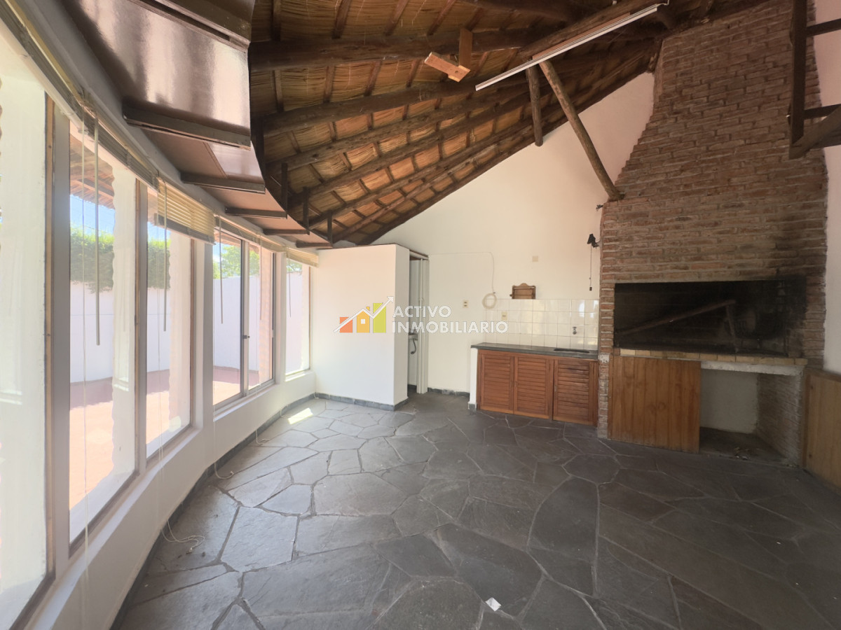 Casa ID.511 - Alquiler casa 4 dormitorios + patio + barbacoa - Carrasco