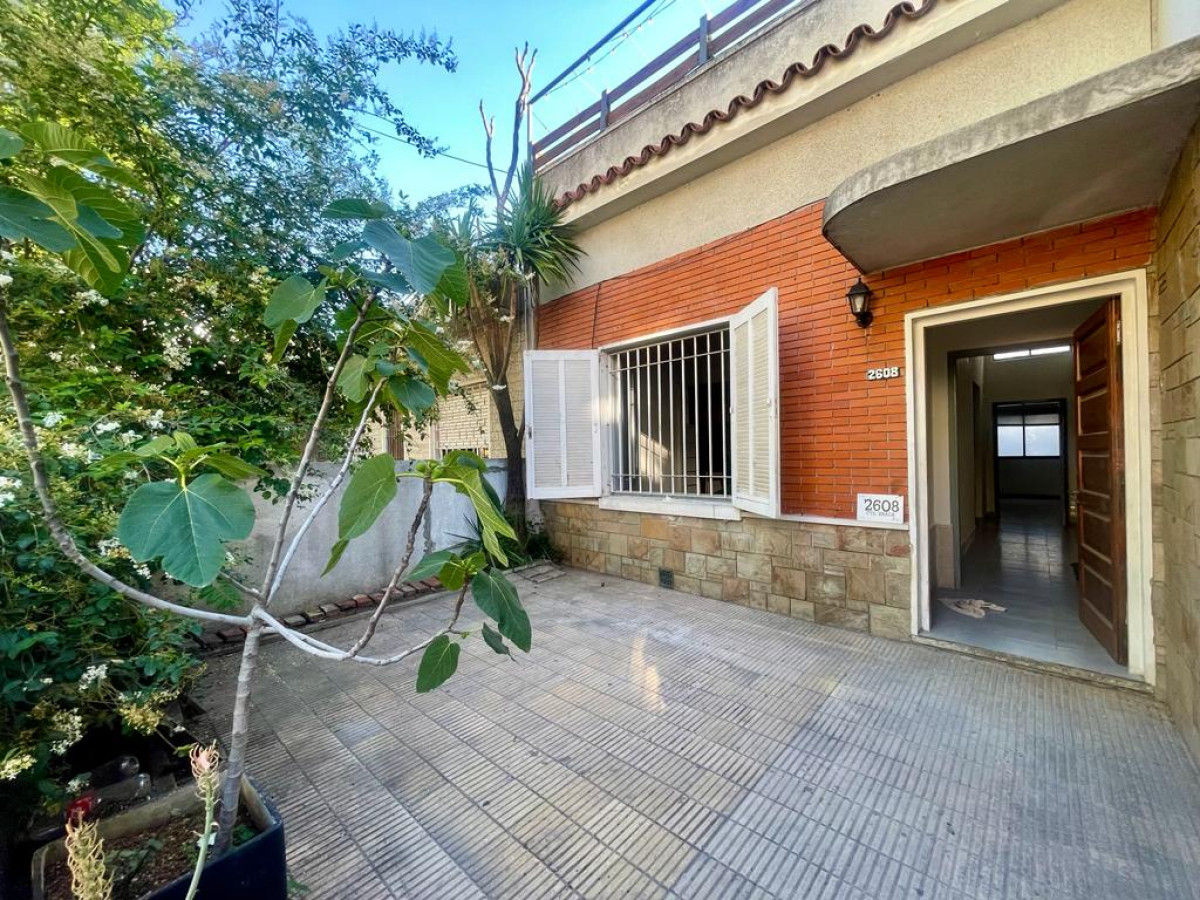 Casa reciclada con renta 3 dormitorios + patio + azotea - La blanqueada 