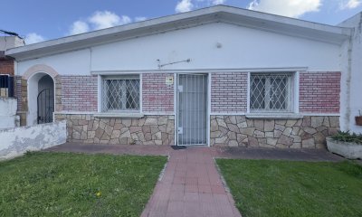 Venta casa 2 dormitorios + patio - Villa Española
