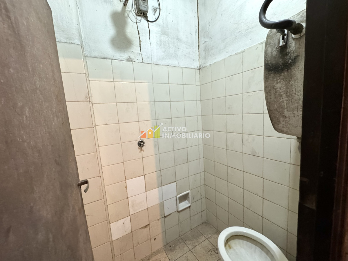 Galpón ID.264 - Venta de Galpón de 233m2 con renta - La Comercial