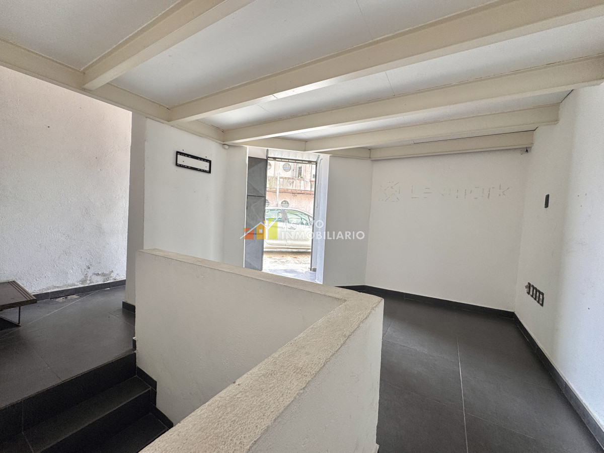 Local Comercial ID.373 - Alquiler depósito + oficina 