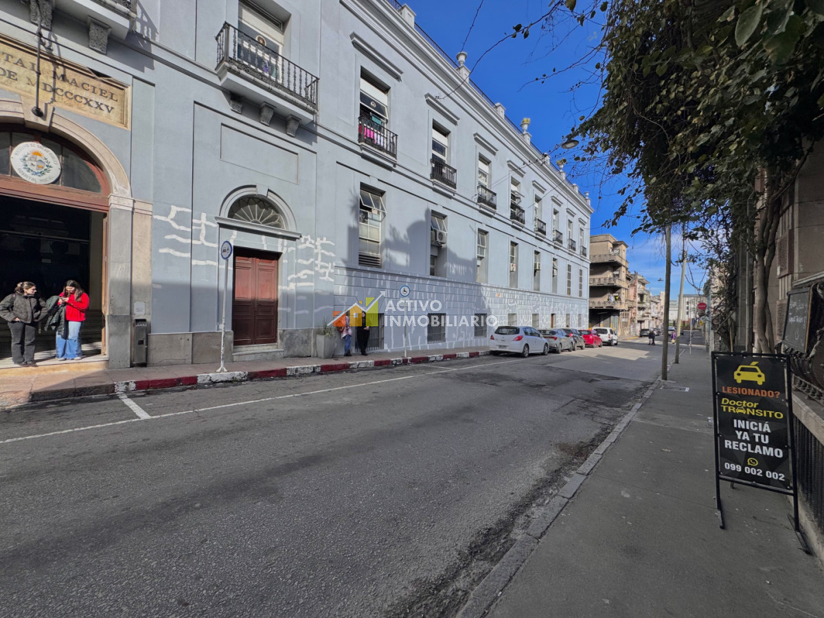 Oficina ID.617 - Alquiler oficina a pie de calle - Ciudad Vieja