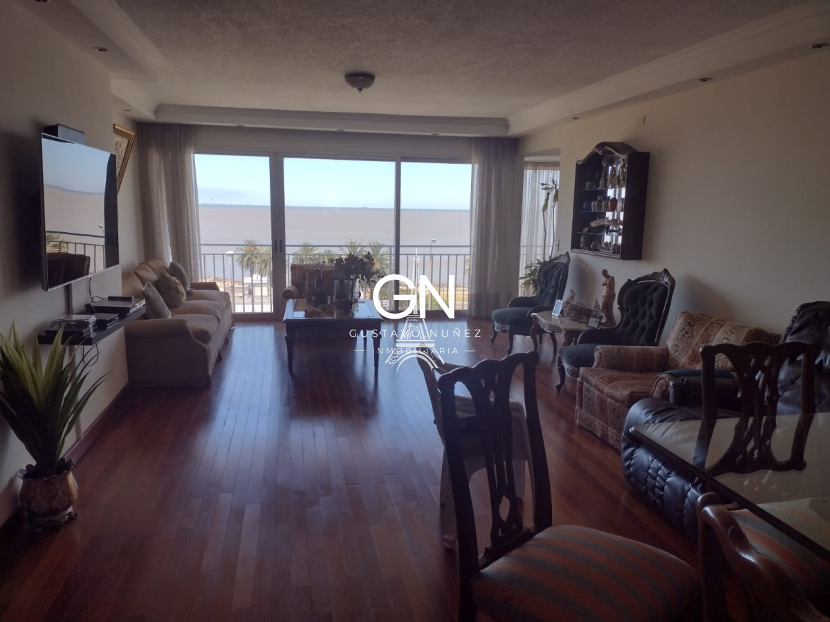 Apartamento ID.3945 - Frente a la rambla de Pocitos.