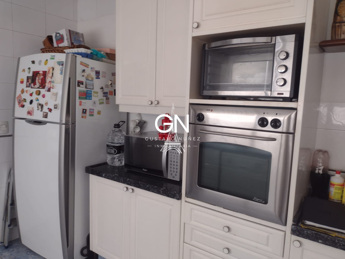 Apartamento ID.3945 - Frente a la rambla de Pocitos.