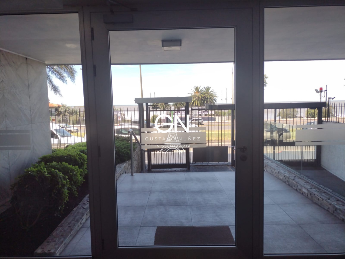 Apartamento ID.3945 - Frente a la rambla de Pocitos.