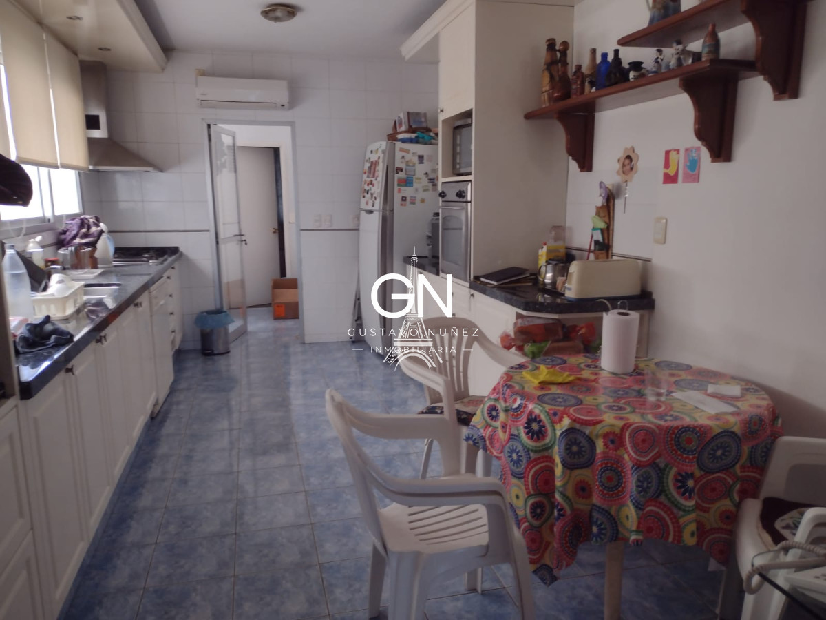 Apartamento ID.3945 - Frente a la rambla de Pocitos.