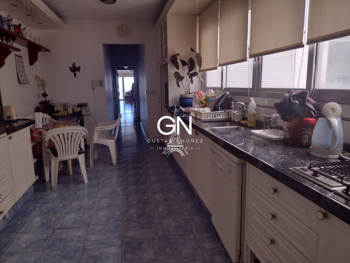 Apartamento ID.3945 - Frente a la rambla de Pocitos.