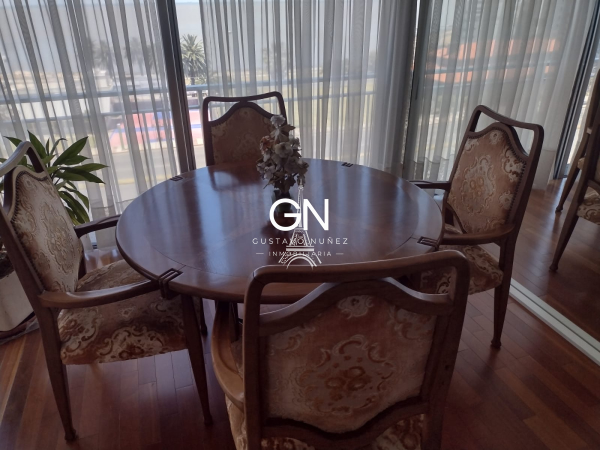 Apartamento ID.3945 - Frente a la rambla de Pocitos.