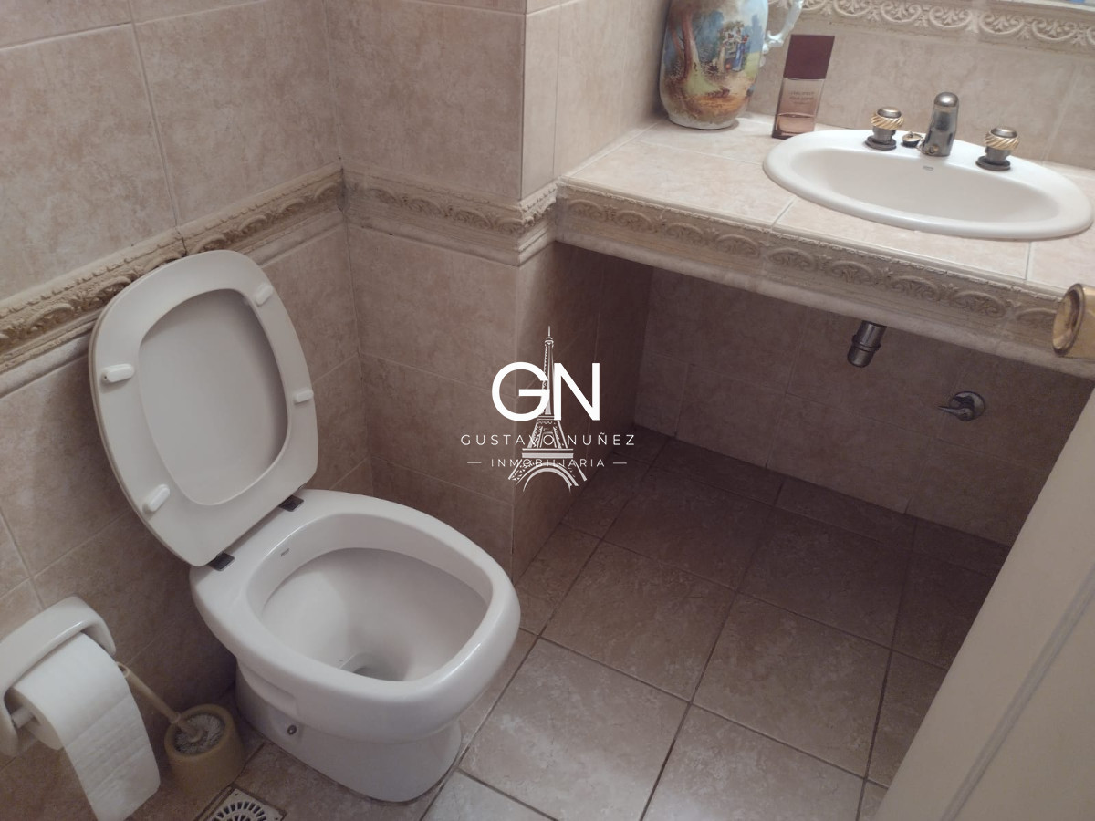 Apartamento ID.3945 - Frente a la rambla de Pocitos.