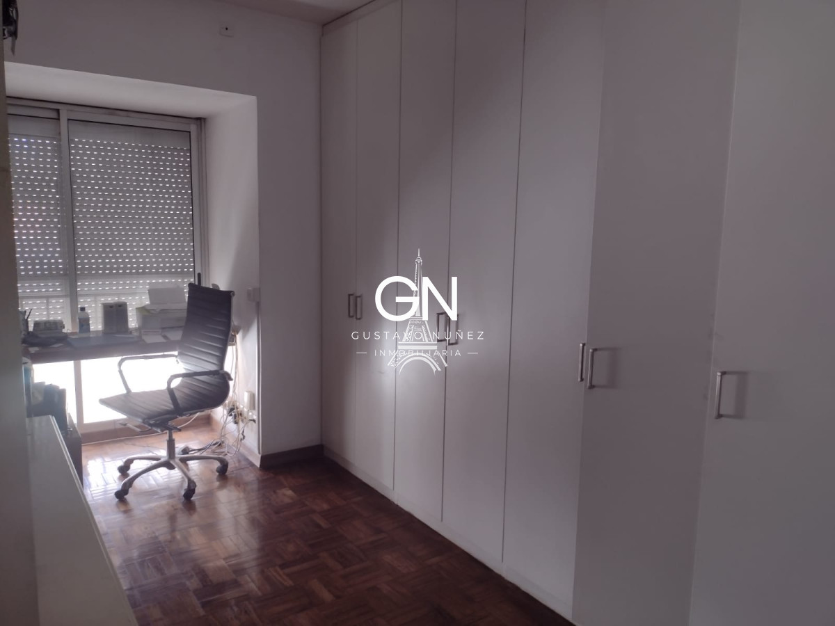 Apartamento ID.3945 - Frente a la rambla de Pocitos.