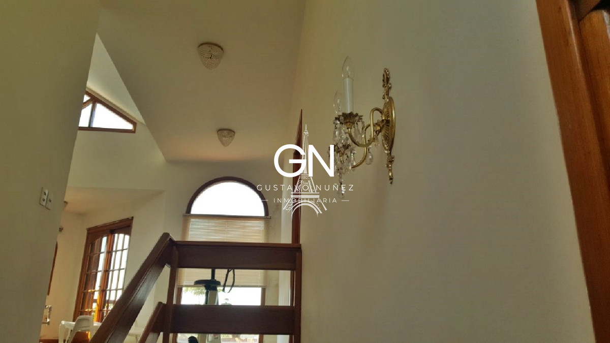 Casa ID.2740 - Propiedad de gran porte con vistas.