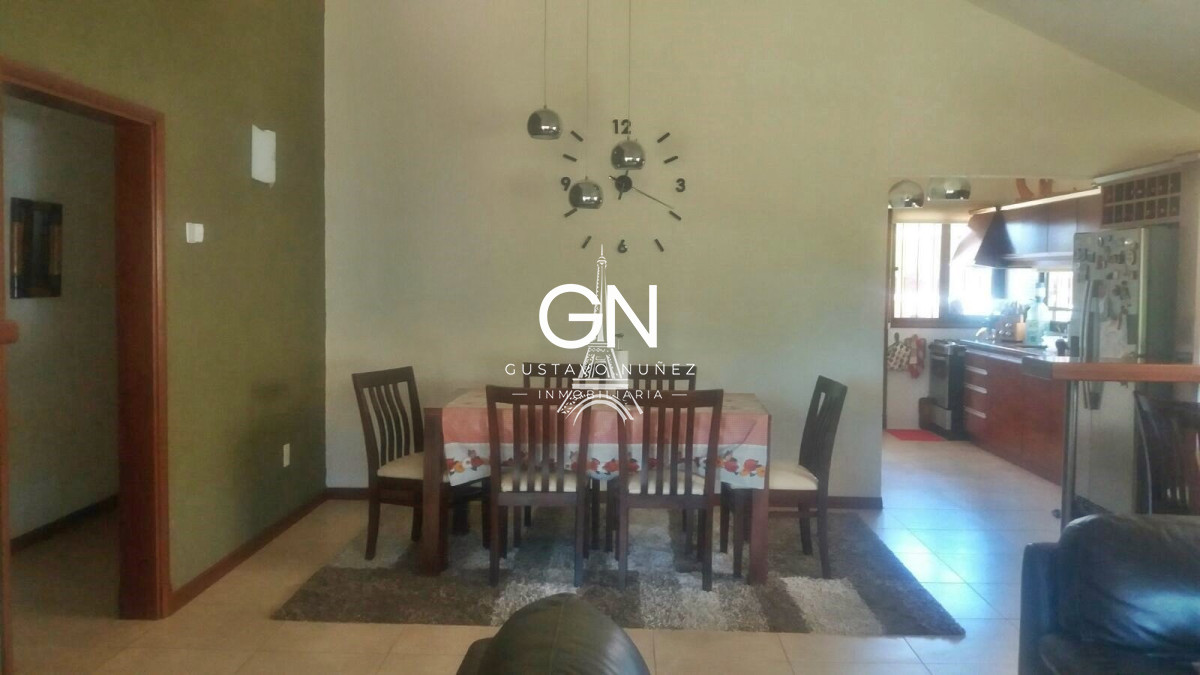 Casa ID.2756 - Excelente propiedad de gran porte
