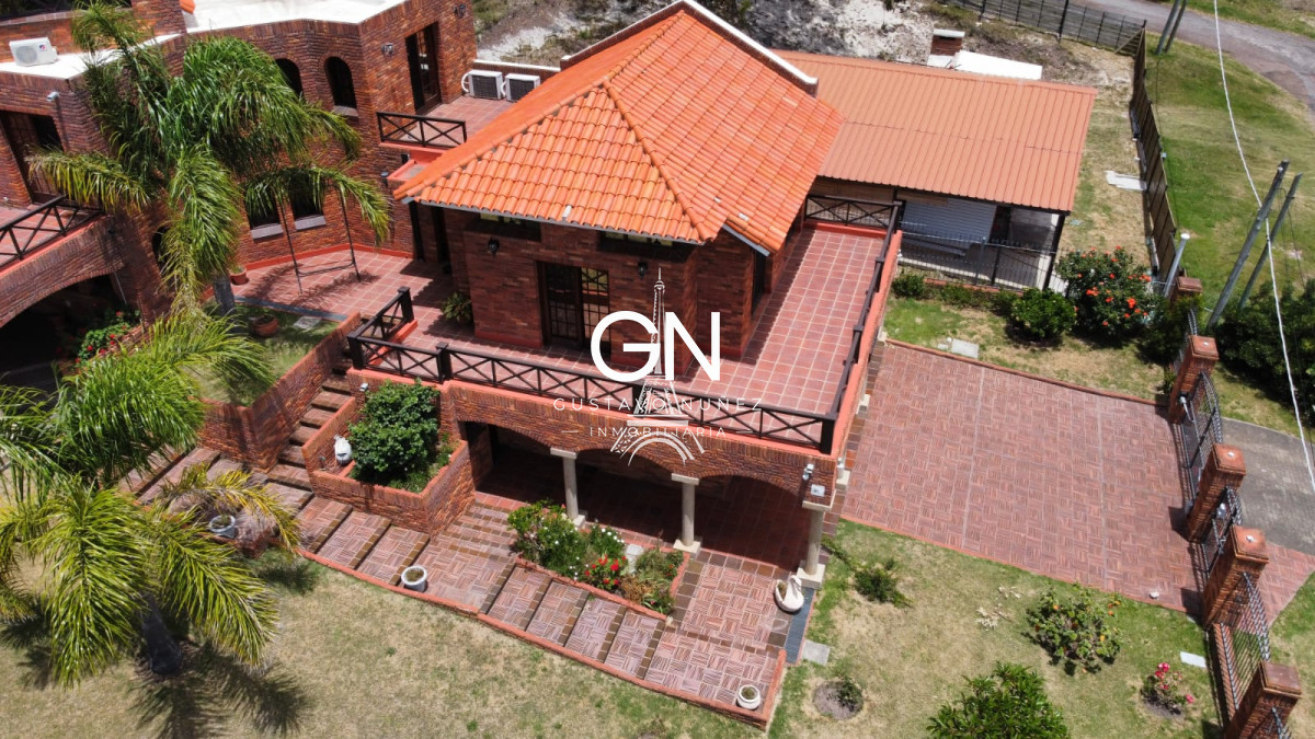 Casa ID.2740 - Propiedad de gran porte con vistas.