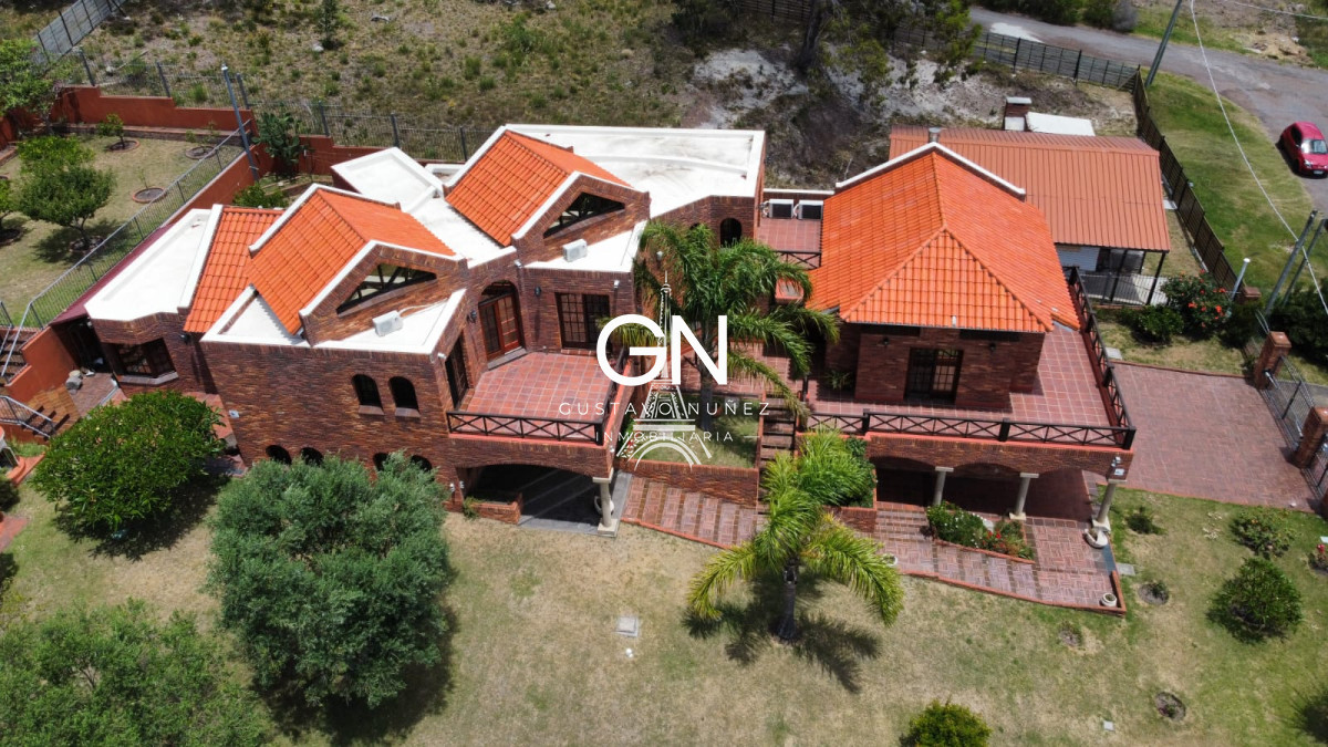 Casa ID.2740 - Propiedad de gran porte con vistas.