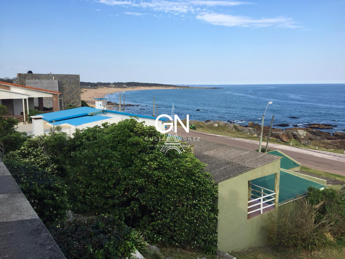 Casa ID.3622 - Excelente propiedad frente al mar 