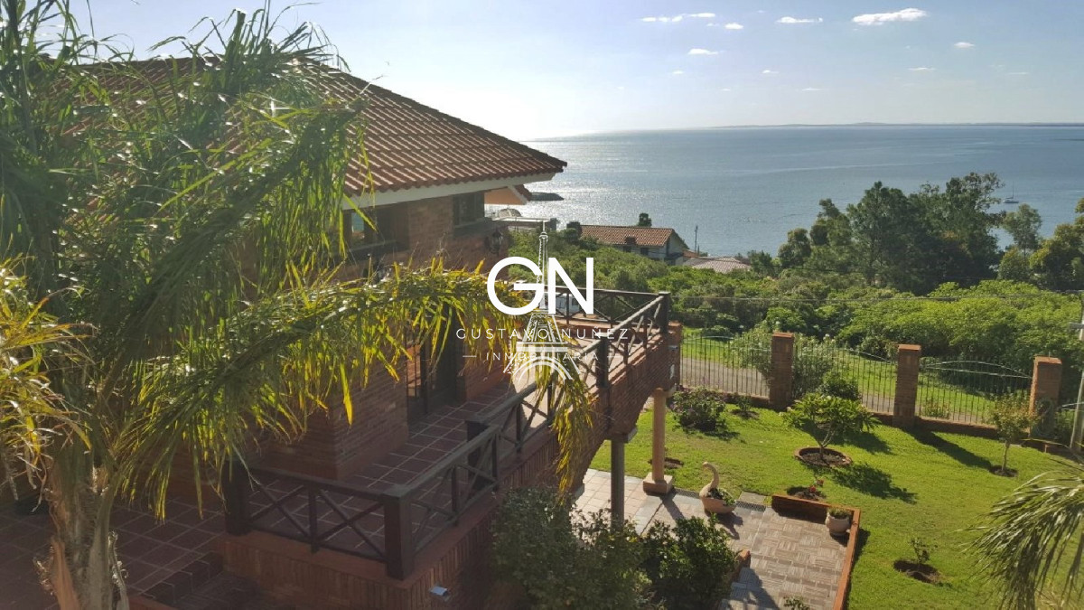 Casa ID.2740 - Propiedad de gran porte con vistas.