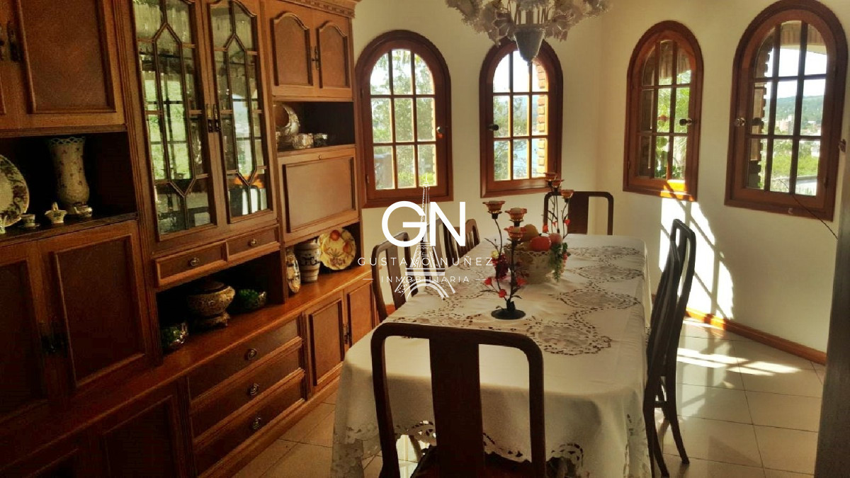 Casa ID.2740 - Propiedad de gran porte con vistas.