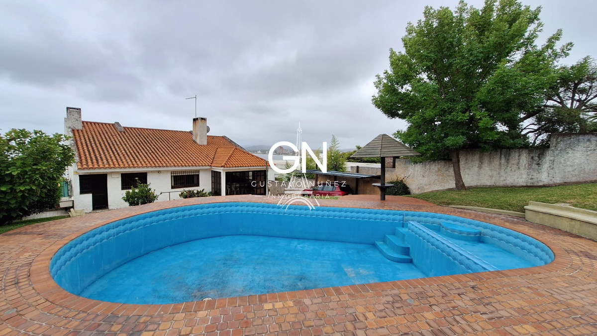 Casa ID.2557 - Chalet de gran porte con hermosas vistas