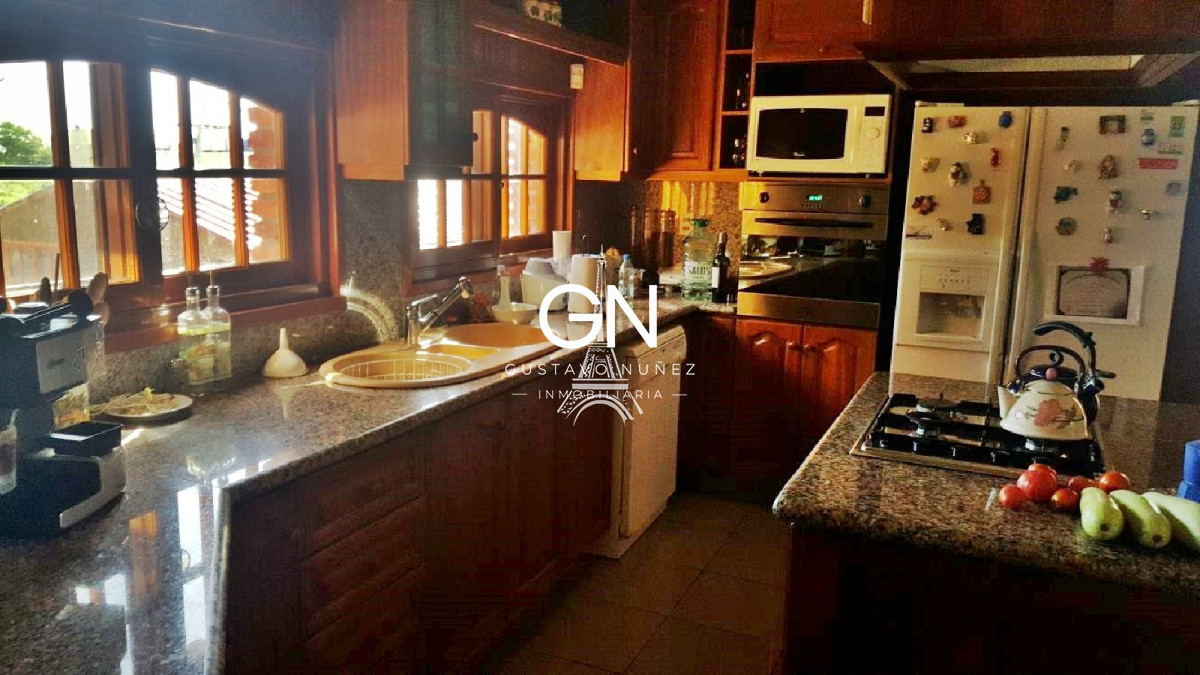 Casa ID.2740 - Propiedad de gran porte con vistas.