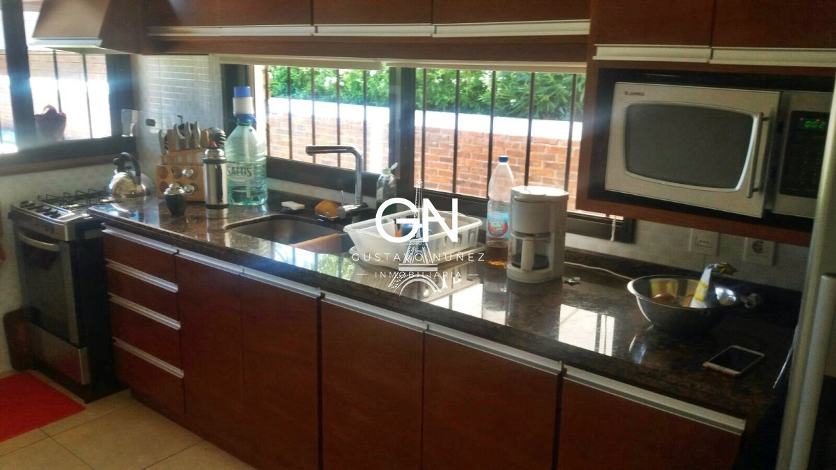 Casa ID.2756 - Excelente propiedad de gran porte