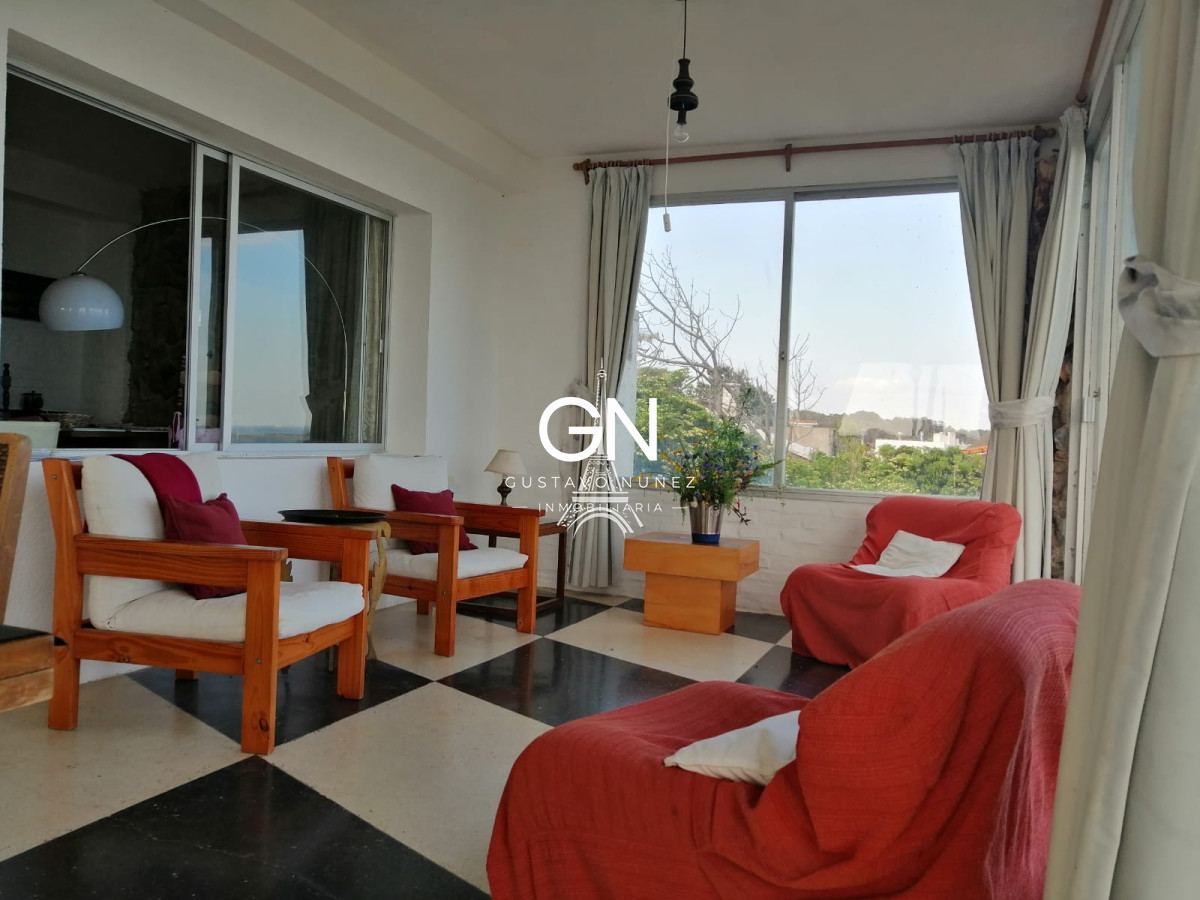 Casa ID.3622 - Excelente propiedad frente al mar 