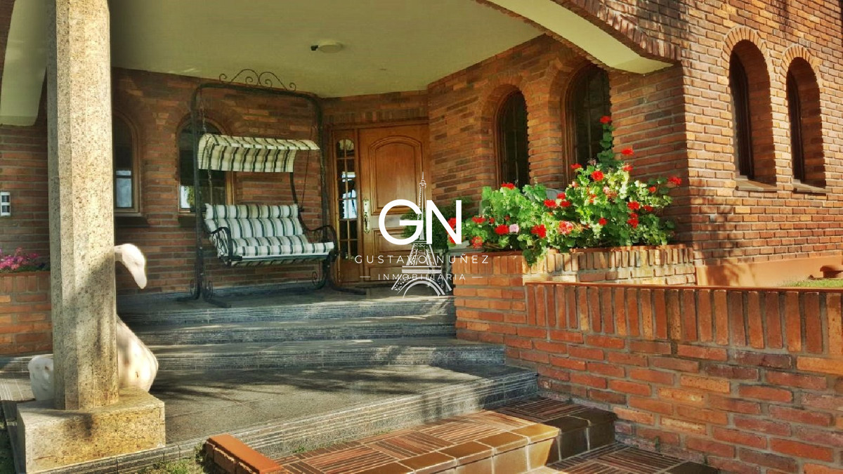Casa ID.2740 - Propiedad de gran porte con vistas.