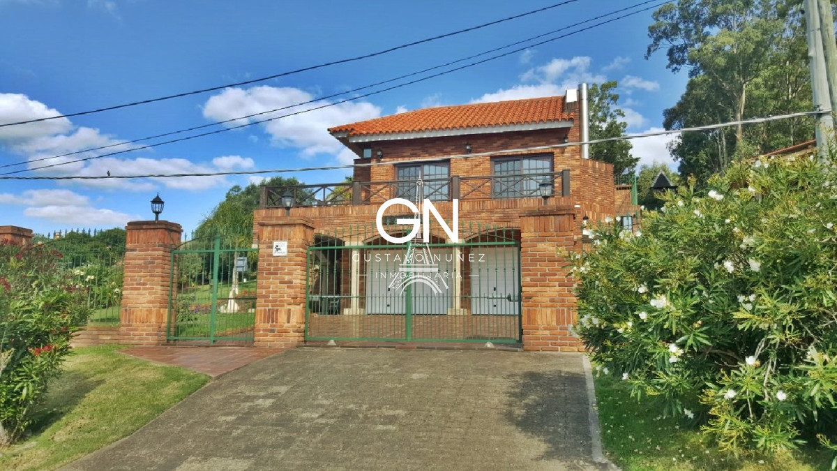 Casa ID.2740 - Propiedad de gran porte con vistas.