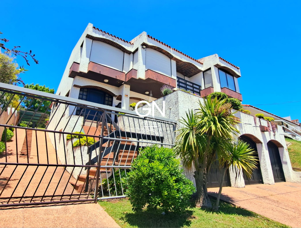 Casa ID.2557 - Chalet de gran porte con hermosas vistas