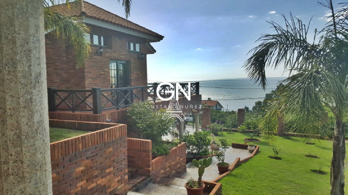 Casa ID.2740 - Propiedad de gran porte con vistas.