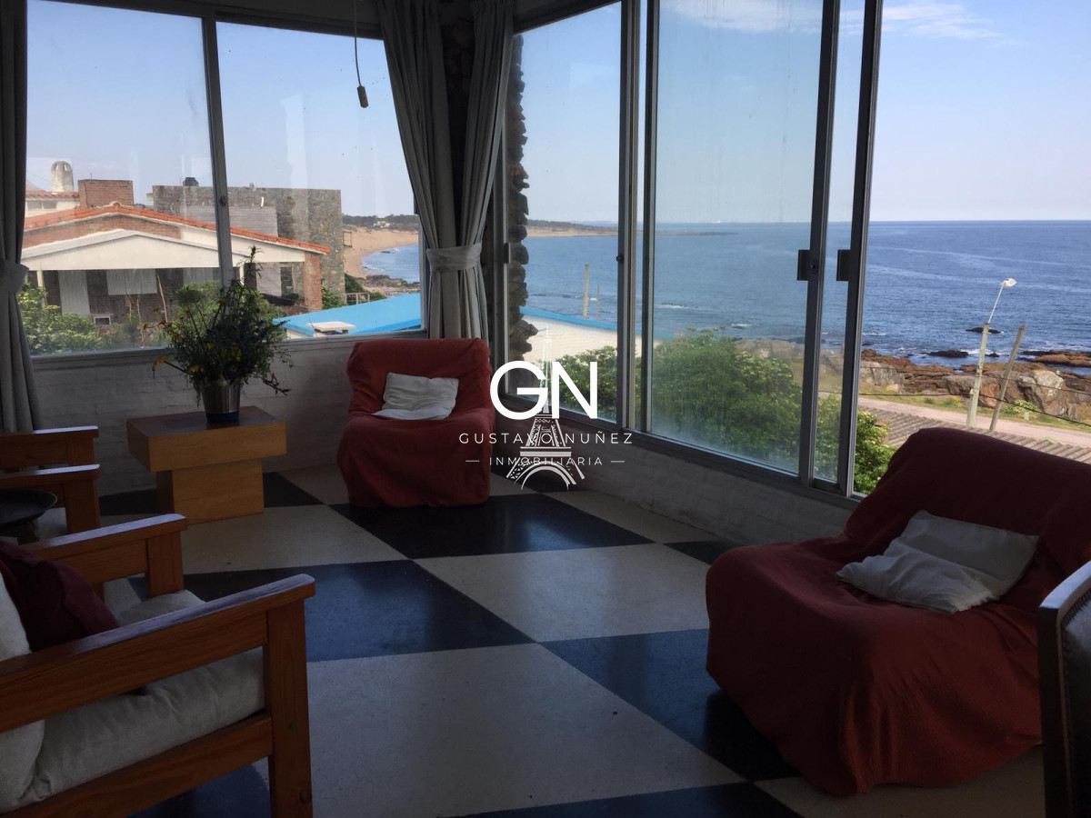 Casa ID.3622 - Excelente propiedad frente al mar 