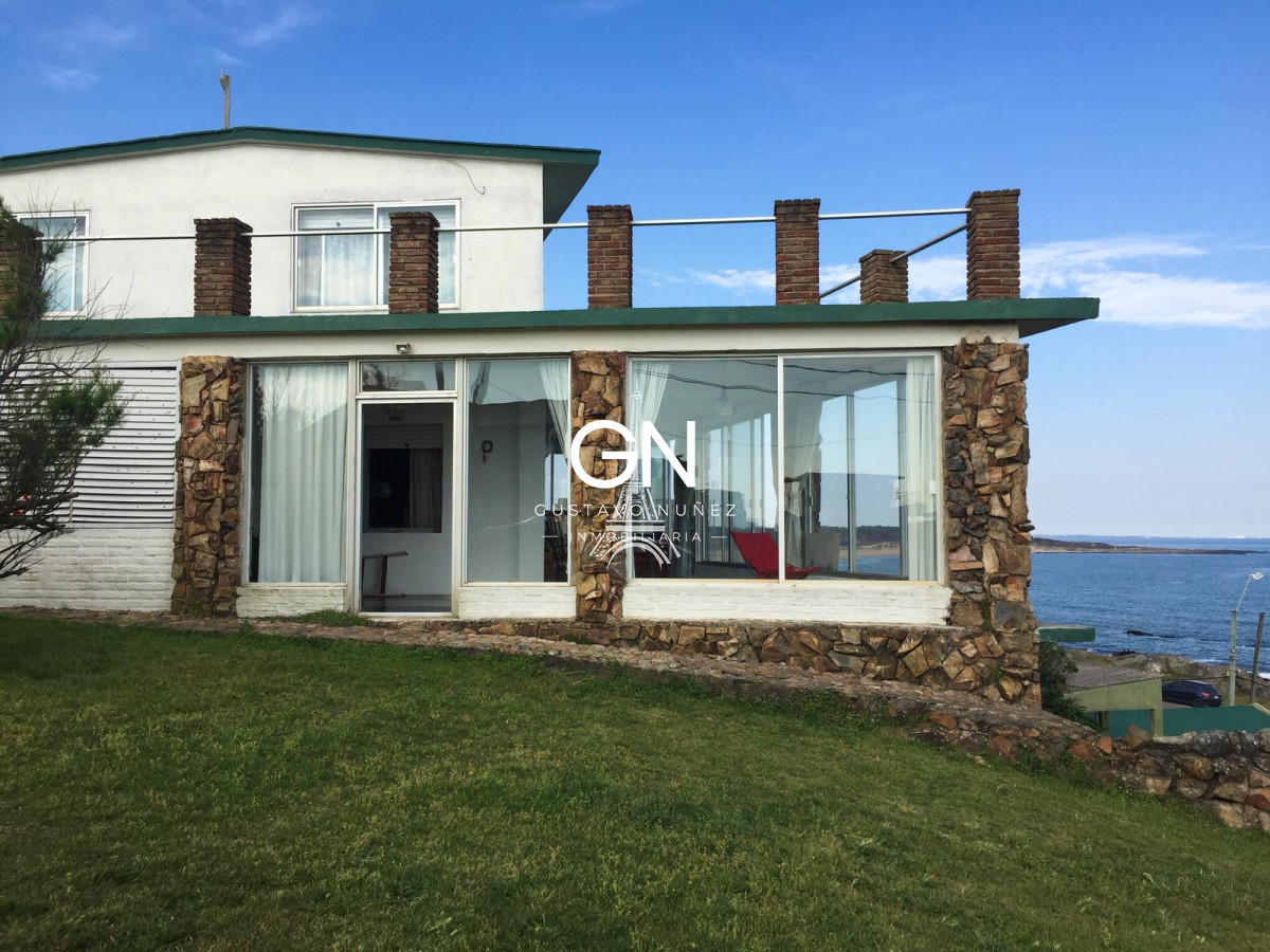 Casa ID.3622 - Excelente propiedad frente al mar 