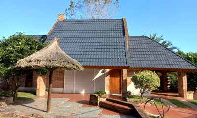 Casa en barrio Country