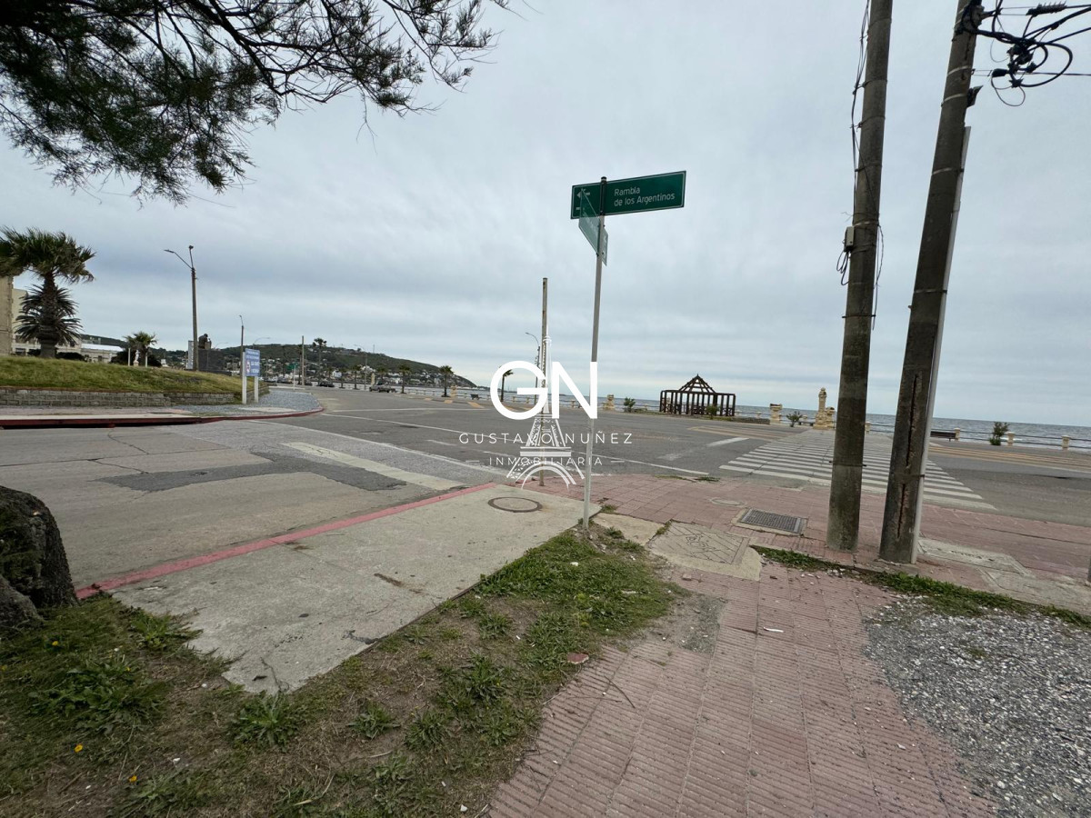 Local Comercial ID.4824 - Local en Piriápolis, Centro