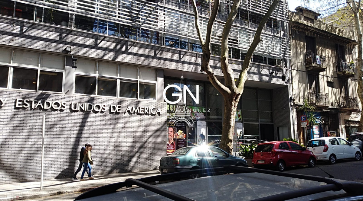 Local Comercial ID.4253 - Local céntrico Montevideo  