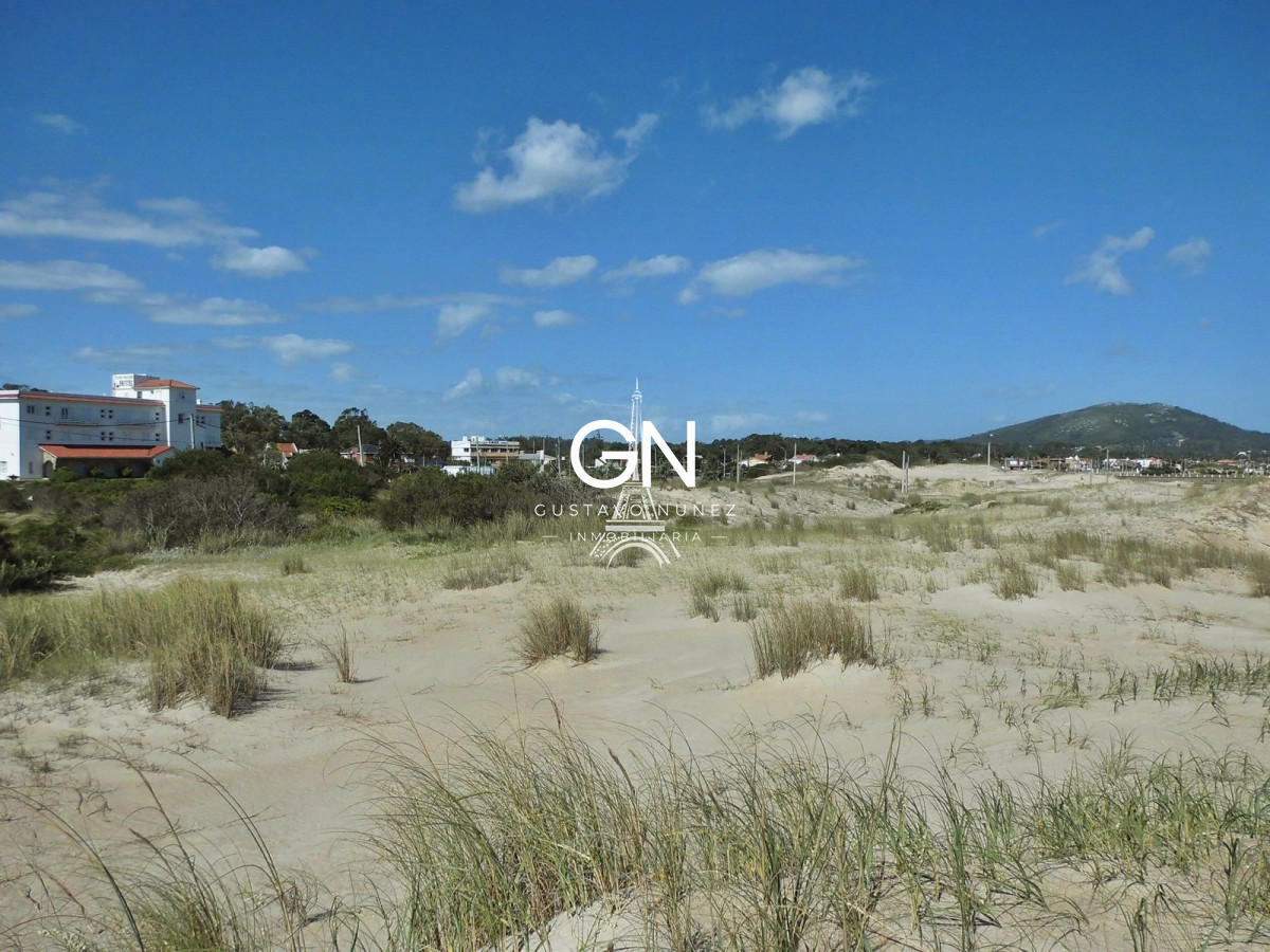 Terreno ID.2670 - Predio en primera linea frente al mar
