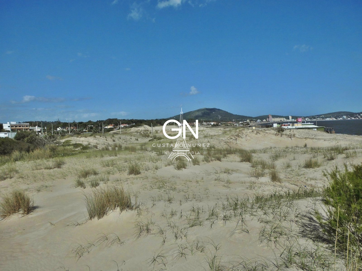 Terreno ID.2670 - Predio en primera linea frente al mar