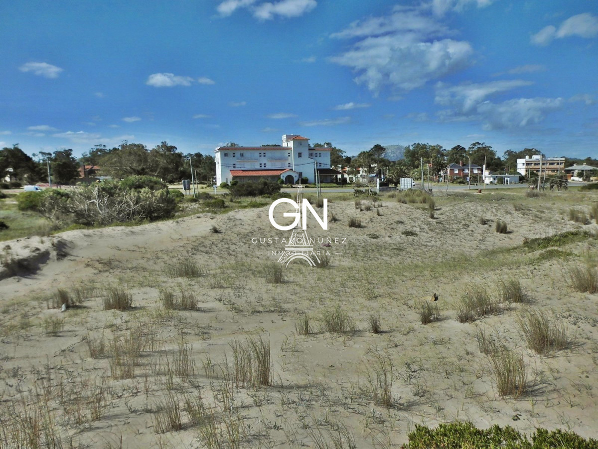 Terreno ID.2670 - Predio en primera linea frente al mar