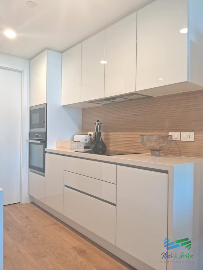 Apartamento ID.5323 - Alquiler anual 1 dormitorio punta del este, Edificio full amenities PRIMERA LINEA