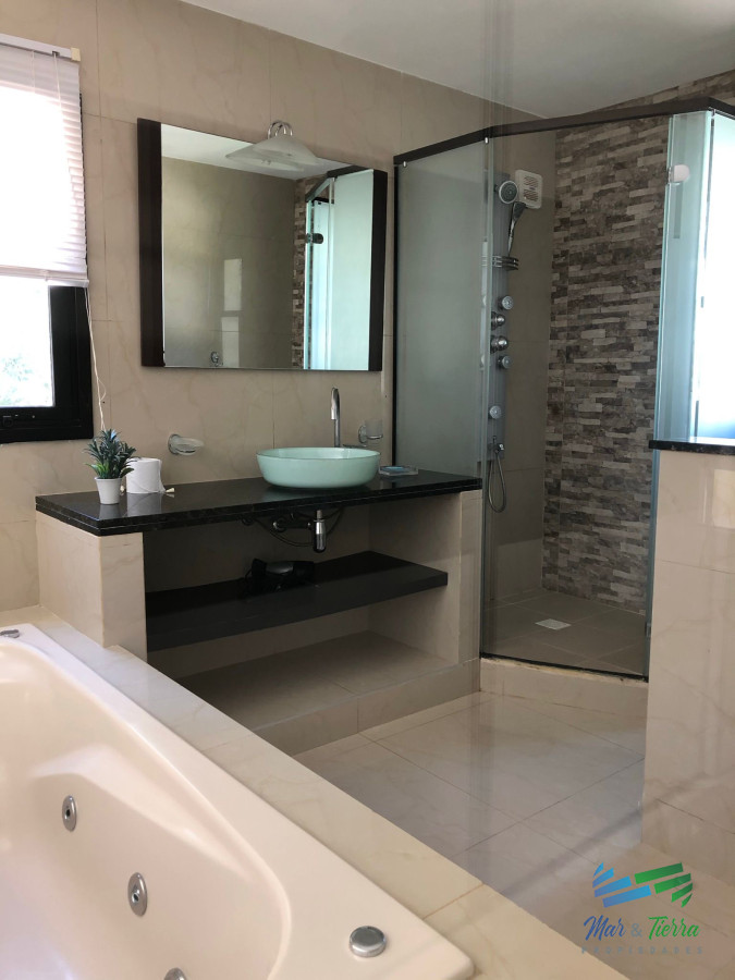 Casa ID.5237 - En venta casa 4 dormitorios en Solanas Green Park, Punta del Este 